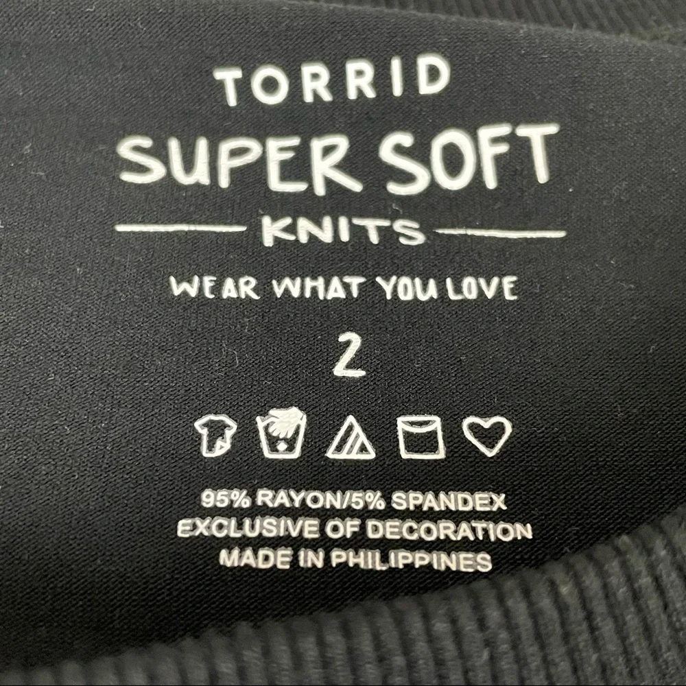 Torrid Super Soft Black Floral Embroidered Tee Shirt Size 2 E277 - Picture 5 of 11